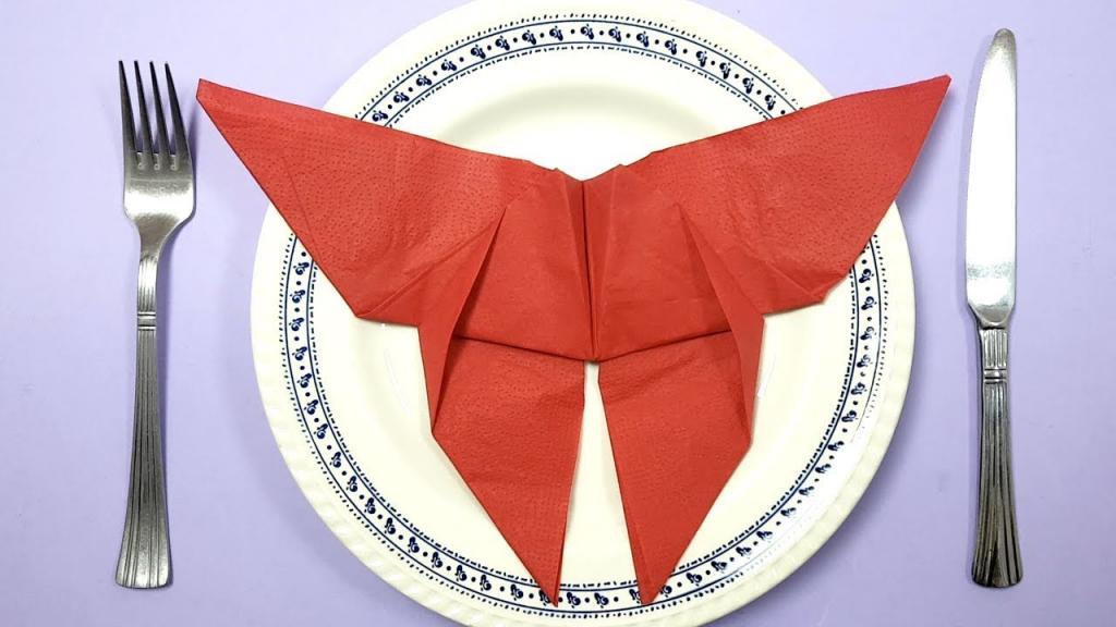 Бабочка из салфетки оригами