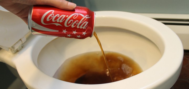 Как "Кока-кола" чистит унитаз
