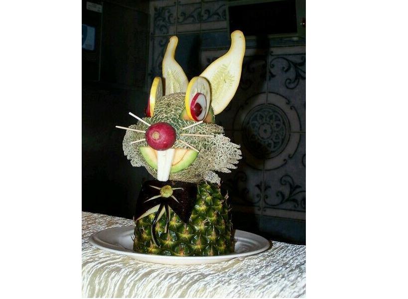 кролик из ананаса
