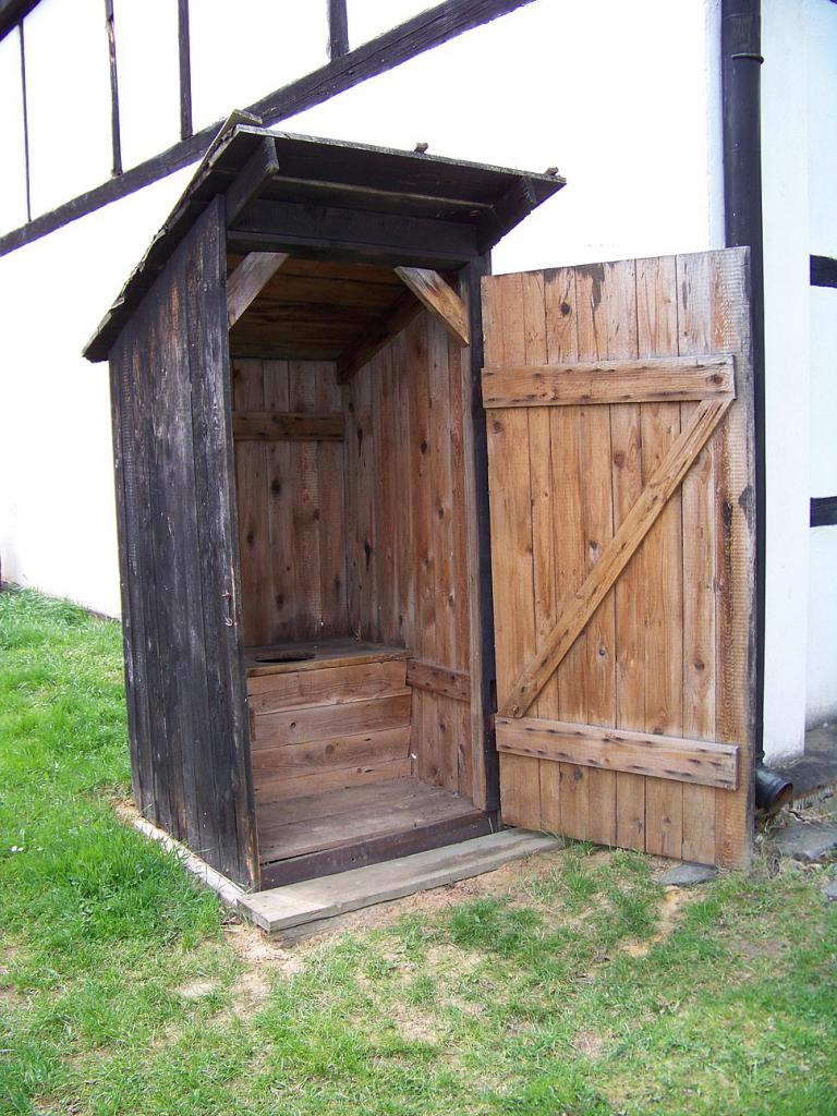 фото деревянного туалета