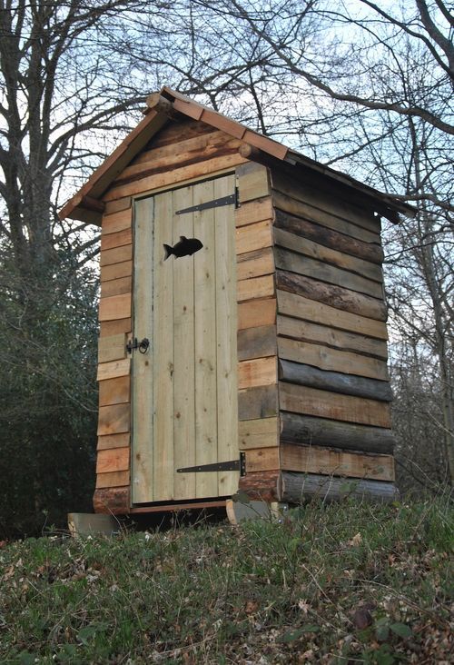 фото деревянного туалета
