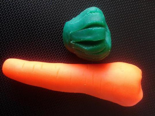 детали морковки из пластилина