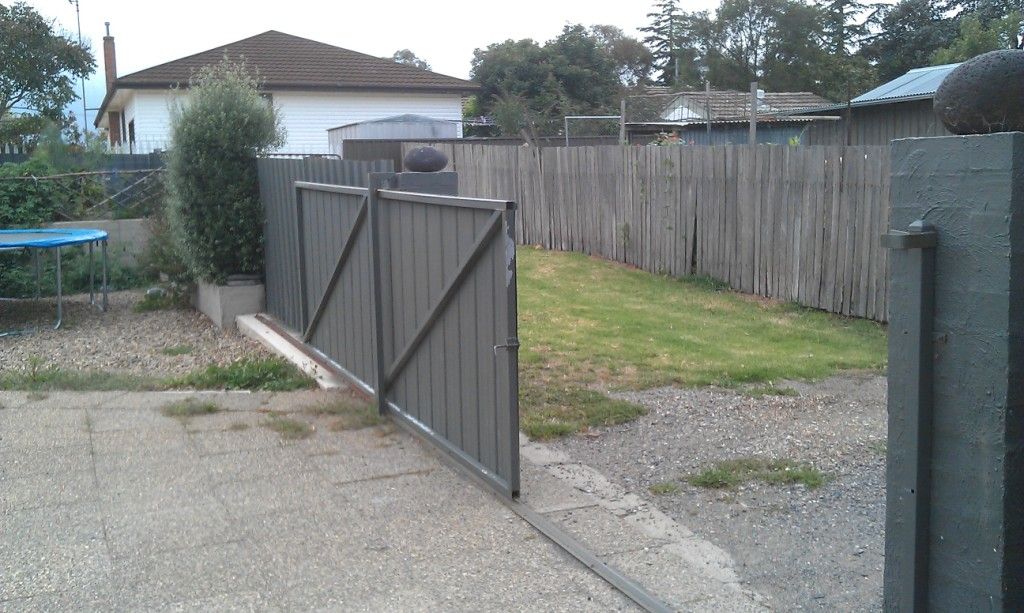 Откатные ворота для гаража