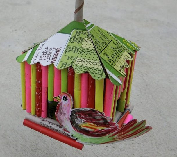домик для птиц из газетных трубочек