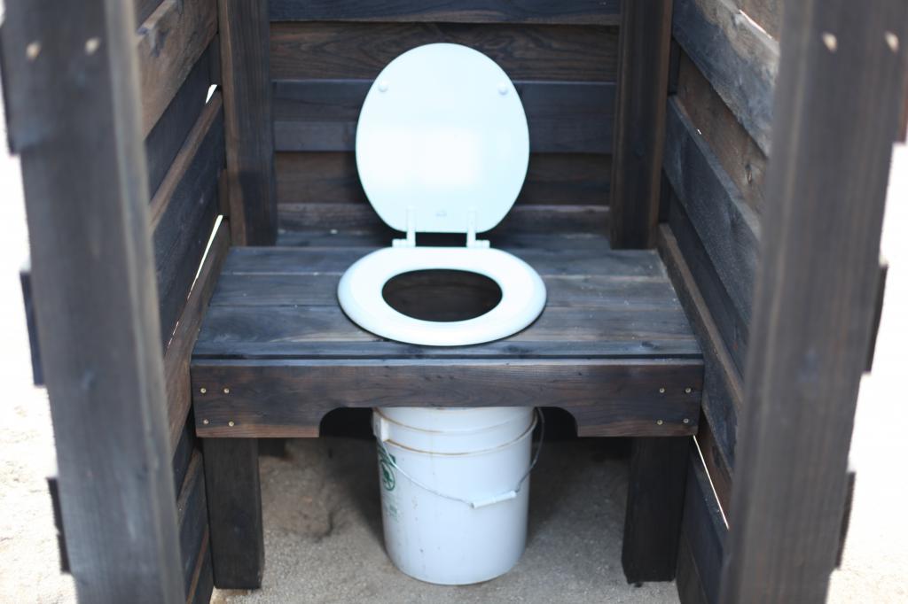 деревянный туалет для дачи своими руками