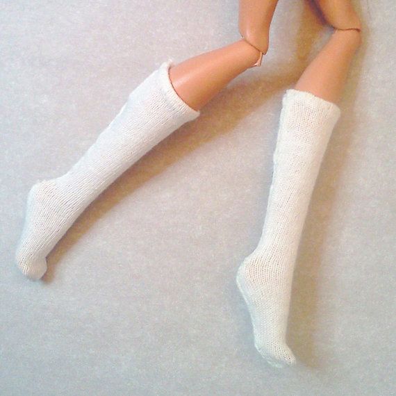 Вязать носки кукле